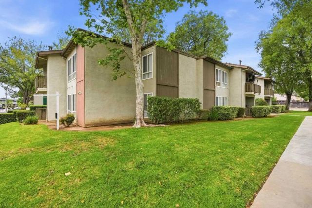 2536 White Oak Place 5, Escondido, CA 92027