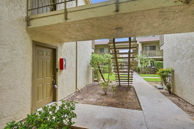 2536 White Oak Place 5, Escondido, CA 92027