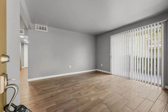 2536 White Oak Place 5, Escondido, CA 92027