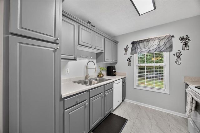 59 Canterbury Drive, Grantville, GA 30220