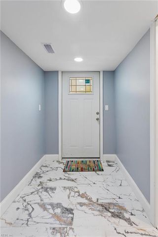 1993 Mark Pine RD, Hayes, VA 23072