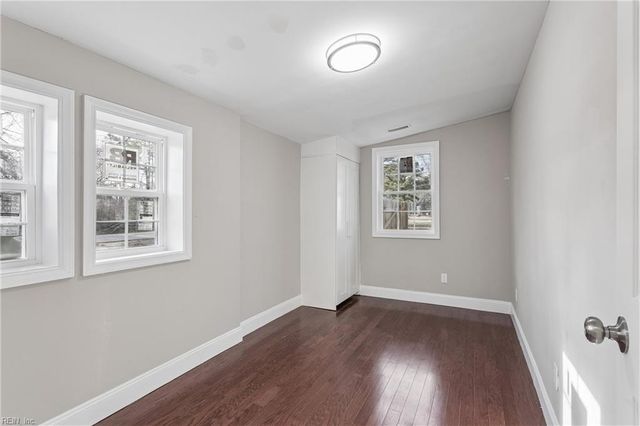 1993 Mark Pine RD, Hayes, VA 23072