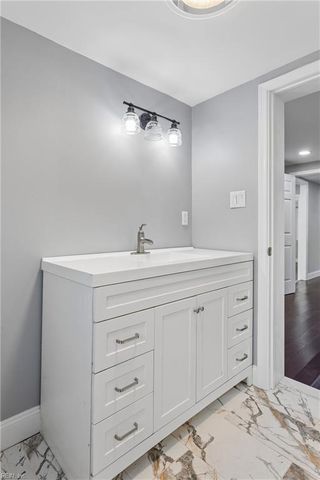 1993 Mark Pine RD, Hayes, VA 23072