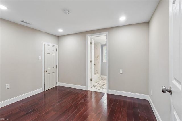 1993 Mark Pine RD, Hayes, VA 23072