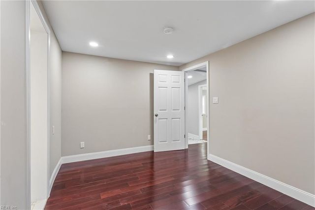 1993 Mark Pine RD, Hayes, VA 23072