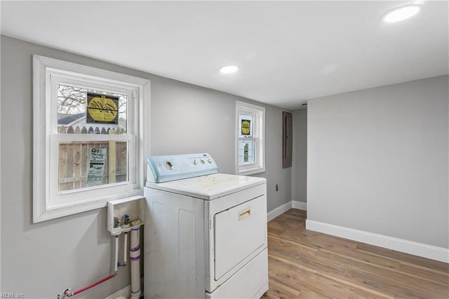 1993 Mark Pine RD, Hayes, VA 23072