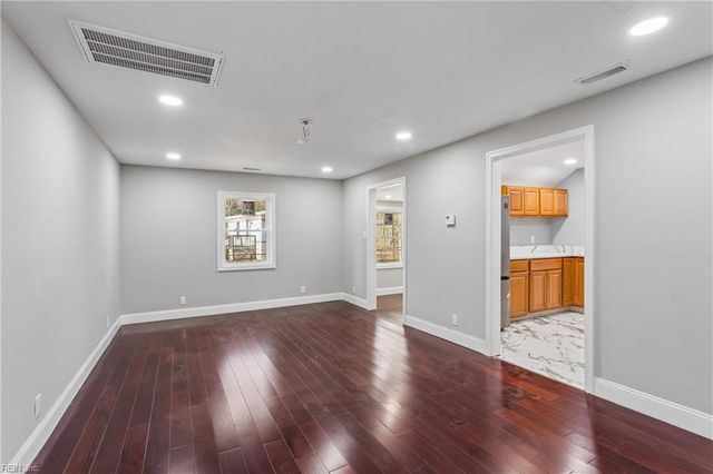 1993 Mark Pine RD, Hayes, VA 23072