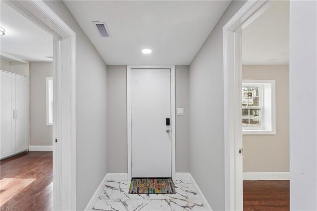 1993 Mark Pine RD, Hayes, VA 23072