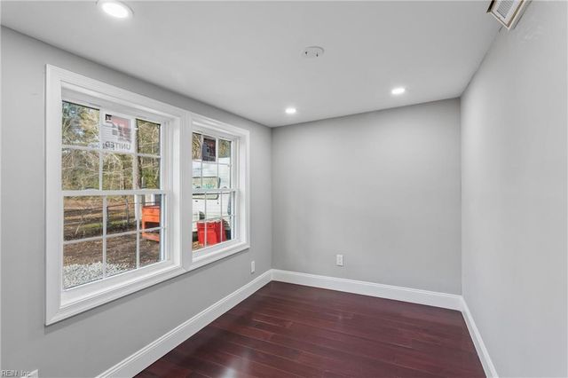 1993 Mark Pine RD, Hayes, VA 23072