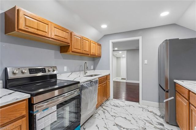 1993 Mark Pine RD, Hayes, VA 23072