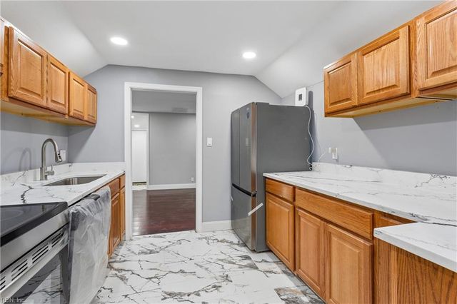 1993 Mark Pine RD, Hayes, VA 23072