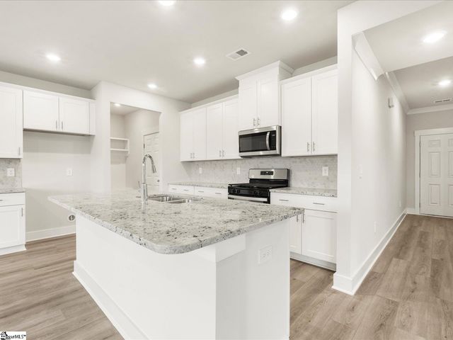 902 Rising Oak Court, Spartanburg, SC 29301