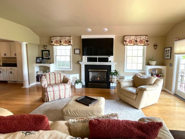 5 Victoria Ln, Rehoboth, MA 02769
