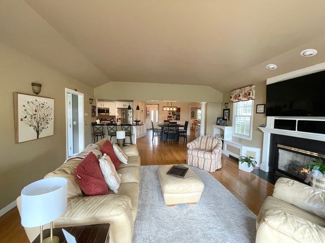 5 Victoria Ln, Rehoboth, MA 02769