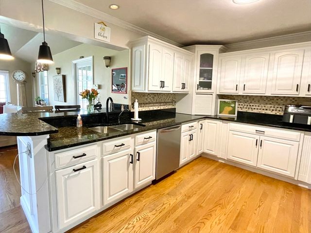 5 Victoria Ln, Rehoboth, MA 02769