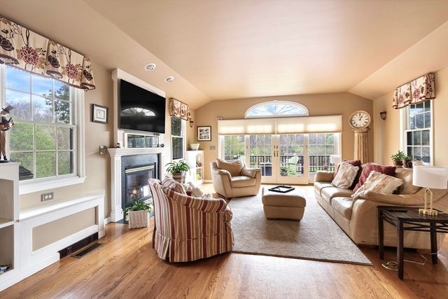 5 Victoria Ln, Rehoboth, MA 02769