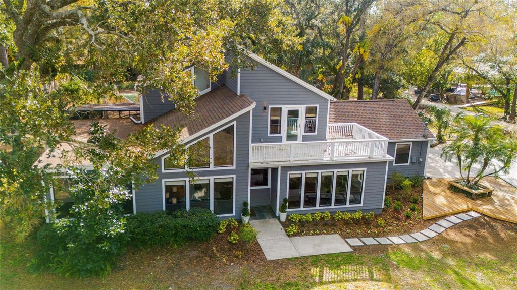 Image 15 of property listing at 12211 TWIN BRANCH ACRES ROAD, Tampa, FL 33626