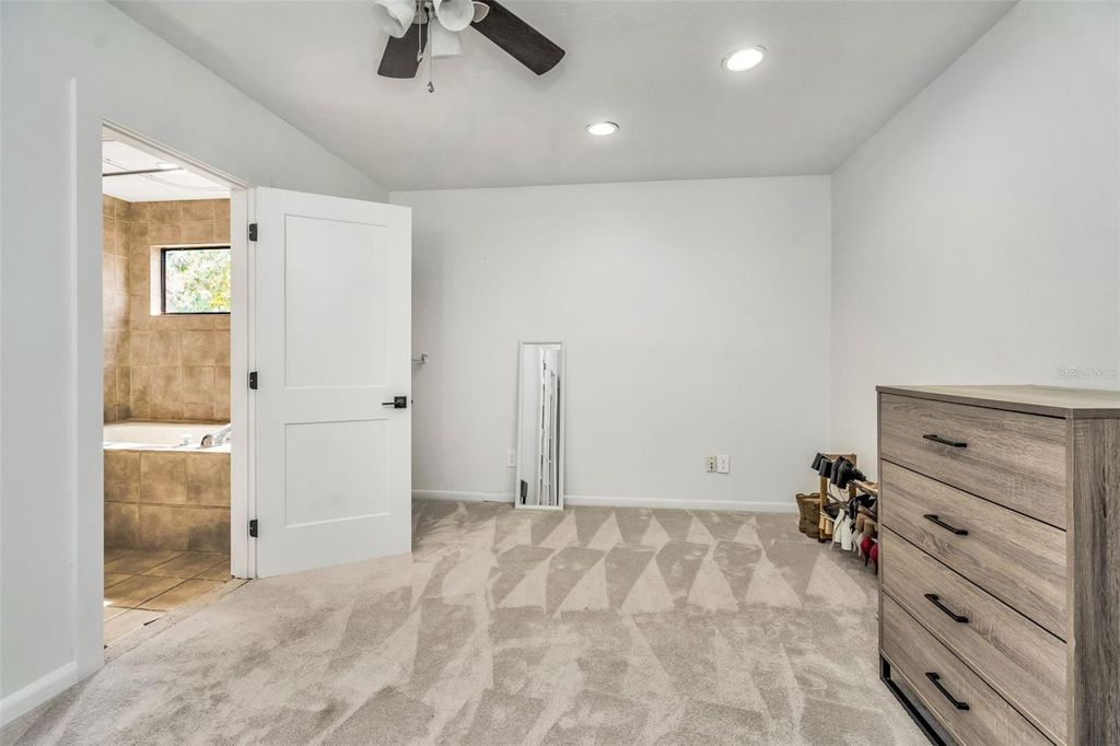 Image 19 of property listing at 12211 TWIN BRANCH ACRES ROAD, Tampa, FL 33626