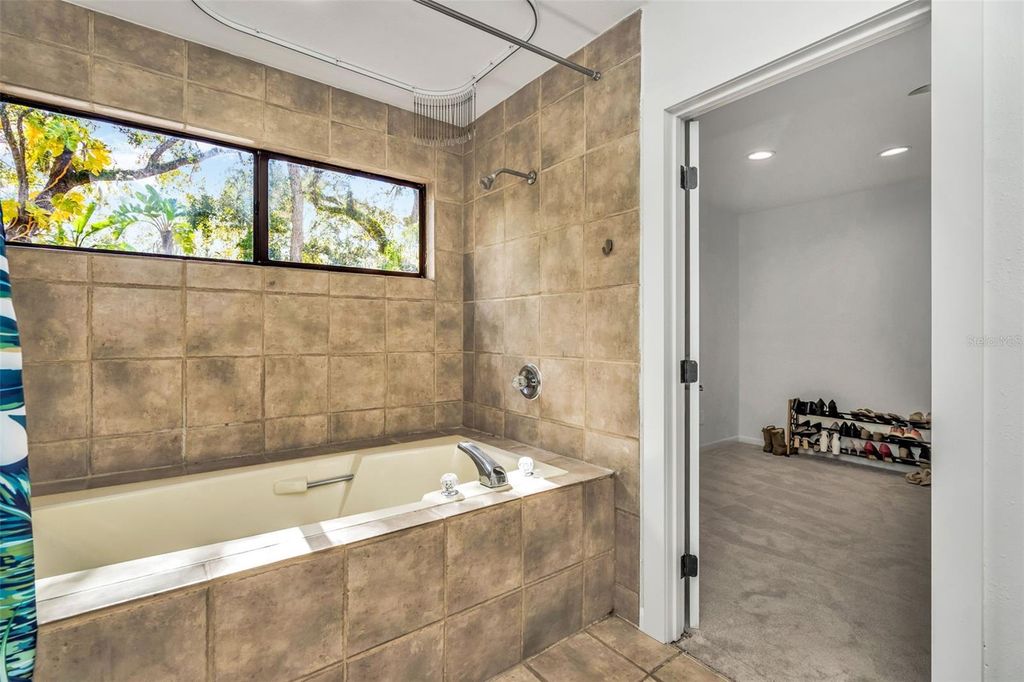 Image 21 of property listing at 12211 TWIN BRANCH ACRES ROAD, Tampa, FL 33626