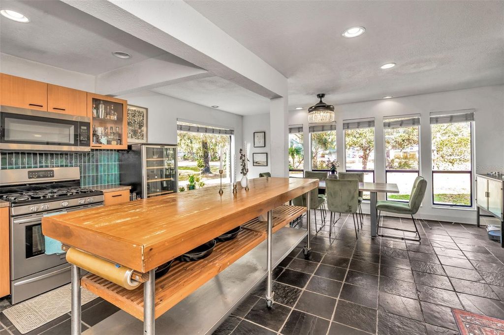 Image 4 of property listing at 12211 TWIN BRANCH ACRES ROAD, Tampa, FL 33626