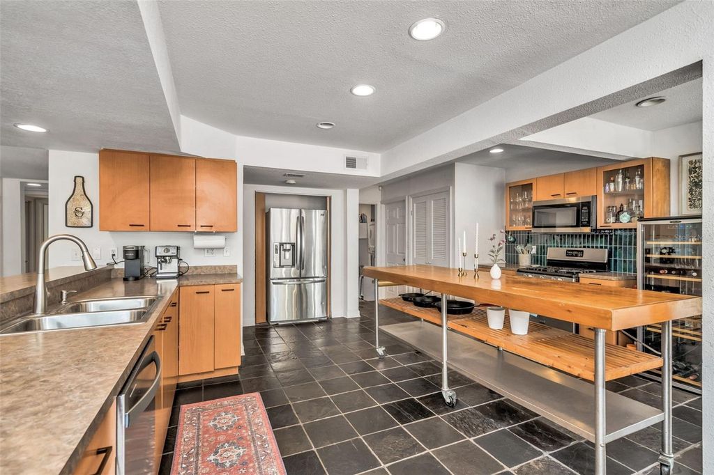 Image 35 of property listing at 12211 TWIN BRANCH ACRES ROAD, Tampa, FL 33626