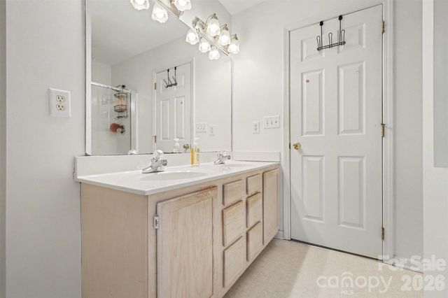 6323 Pine Hollow Drive, Charlotte, NC 28212