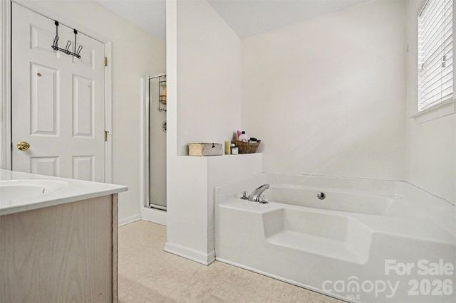 6323 Pine Hollow Drive, Charlotte, NC 28212