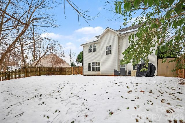 6323 Pine Hollow Drive, Charlotte, NC 28212