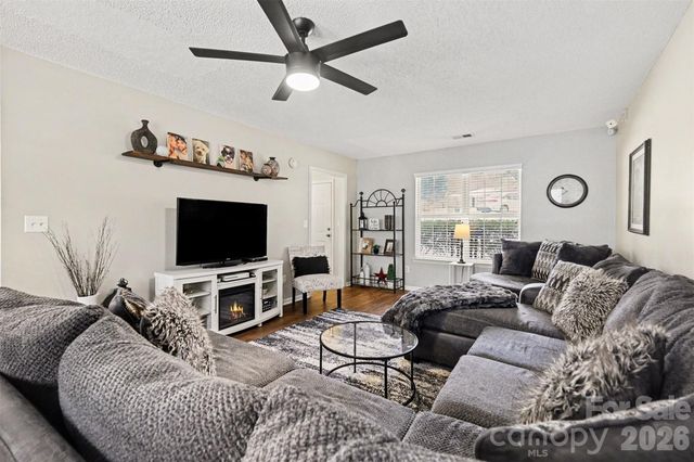 6323 Pine Hollow Drive, Charlotte, NC 28212