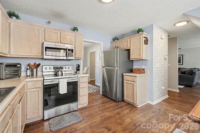 6323 Pine Hollow Drive, Charlotte, NC 28212