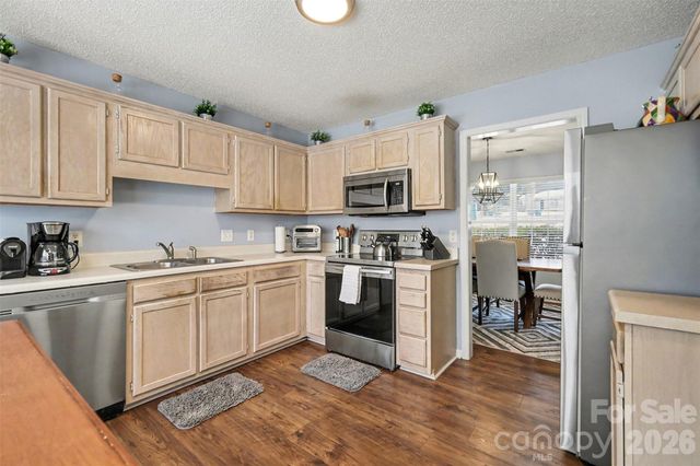 6323 Pine Hollow Drive, Charlotte, NC 28212