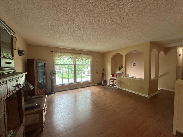 17207 E 6th Terrace Court N, Independence, MO 64056