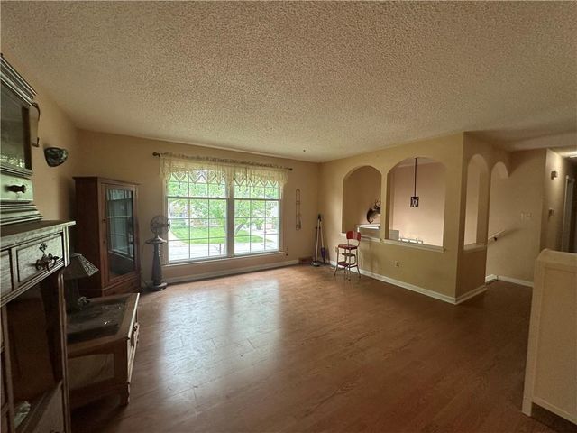 17207 E 6th Terrace Court N, Independence, MO 64056