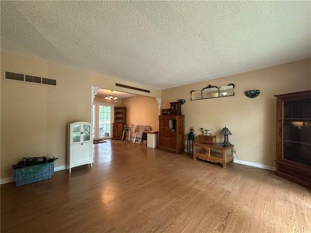 17207 E 6th Terrace Court N, Independence, MO 64056