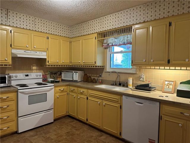 17207 E 6th Terrace Court N, Independence, MO 64056