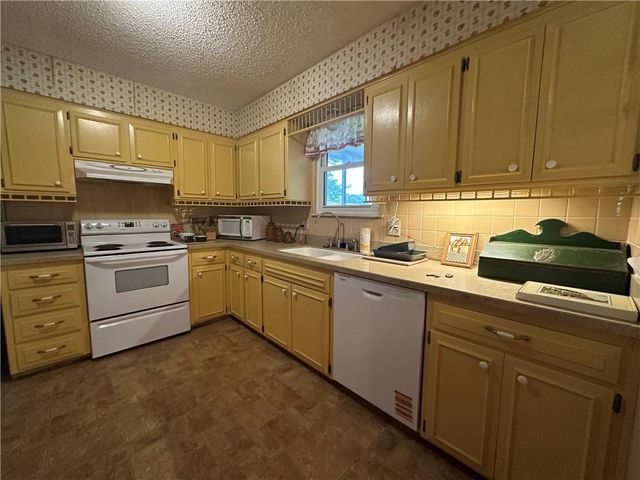 17207 E 6th Terrace Court N, Independence, MO 64056