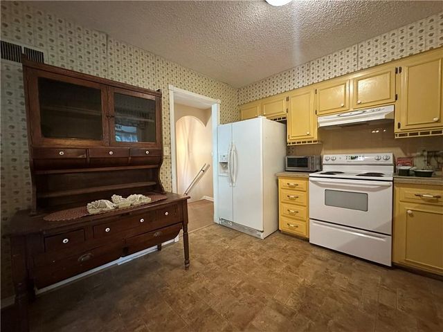 17207 E 6th Terrace Court N, Independence, MO 64056