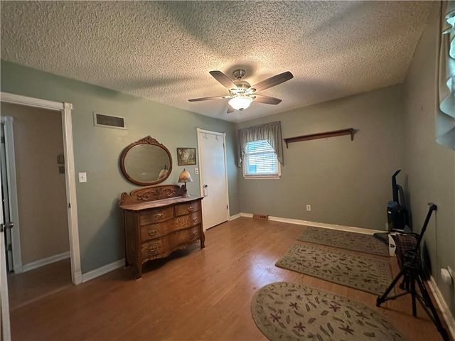 17207 E 6th Terrace Court N, Independence, MO 64056