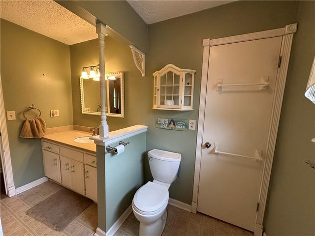 17207 E 6th Terrace Court N, Independence, MO 64056