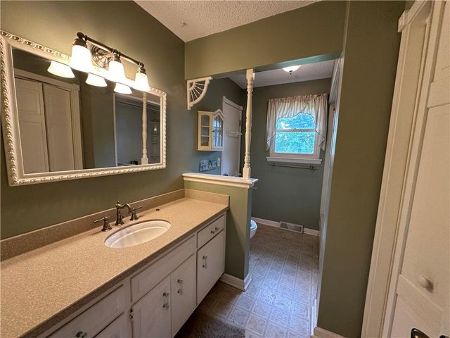 17207 E 6th Terrace Court N, Independence, MO 64056