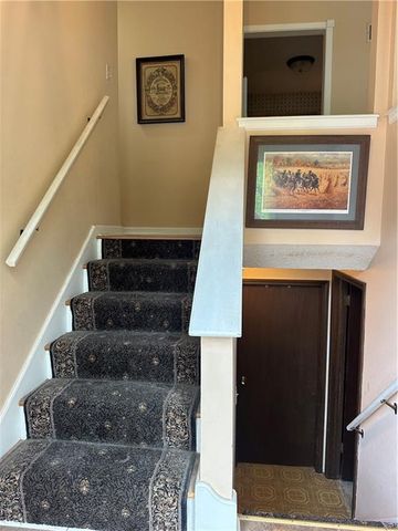 17207 E 6th Terrace Court N, Independence, MO 64056