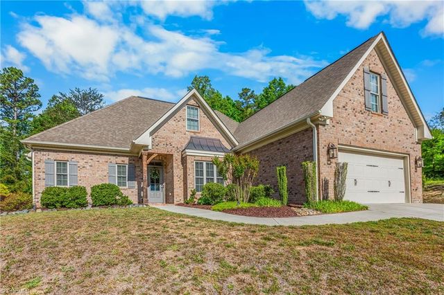 135 Bay Tree Lane, Thomasville, NC 27360