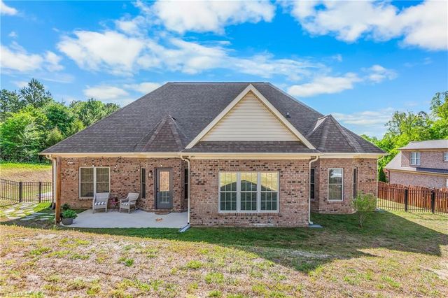 135 Bay Tree Lane, Thomasville, NC 27360