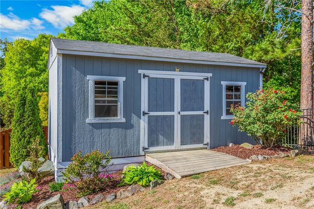 135 Bay Tree Lane, Thomasville, NC 27360