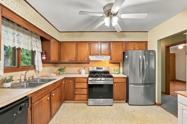 6 Lincoln Dr, Fairhaven, MA 02719