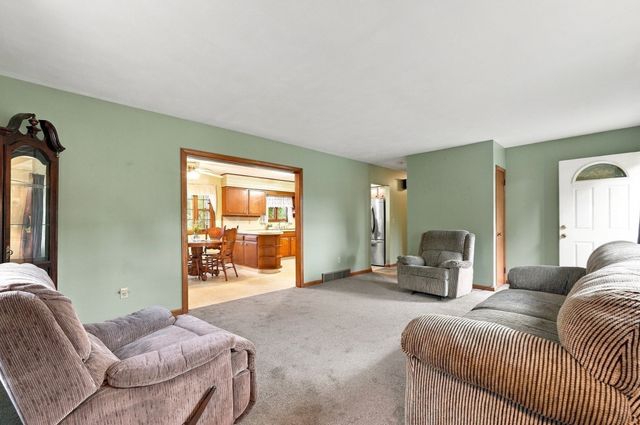 6 Lincoln Dr, Fairhaven, MA 02719