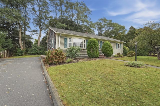 6 Lincoln Dr, Fairhaven, MA 02719