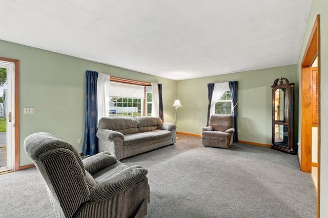 6 Lincoln Dr, Fairhaven, MA 02719