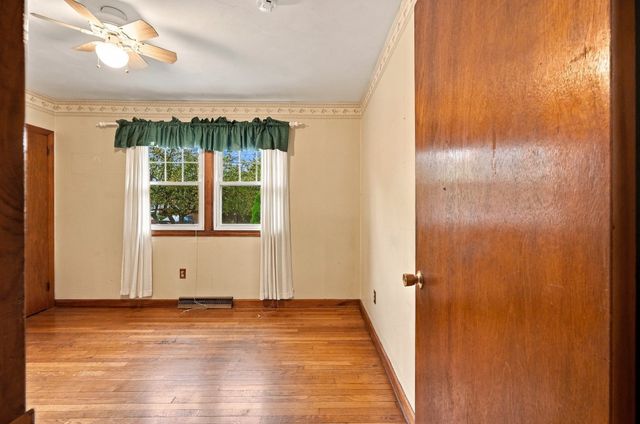 6 Lincoln Dr, Fairhaven, MA 02719