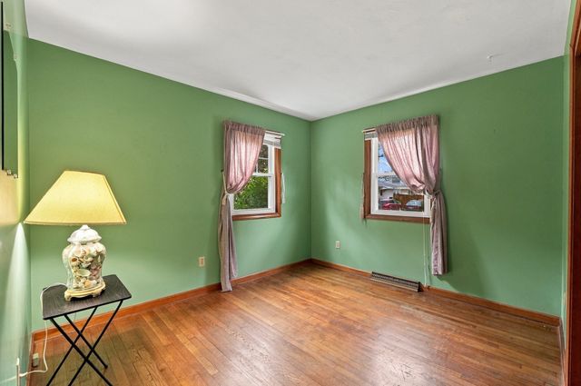 6 Lincoln Dr, Fairhaven, MA 02719